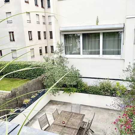 211058 - 4 Personnes à * Paris