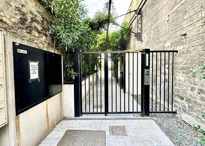 Parisian L Marais Apartment *