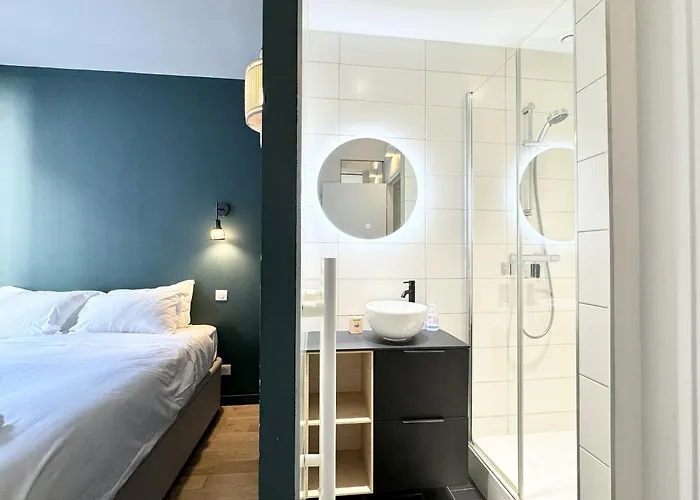 Parisian L Marais Apartment *