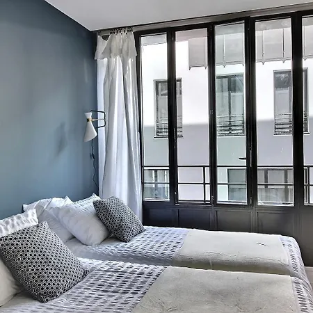 Parisian L Marais Apartment *