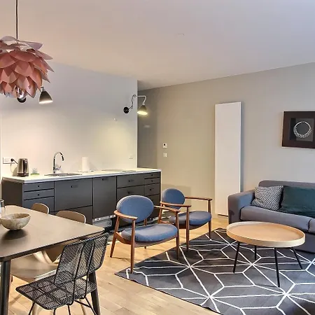 Parisian L Marais Apartment *