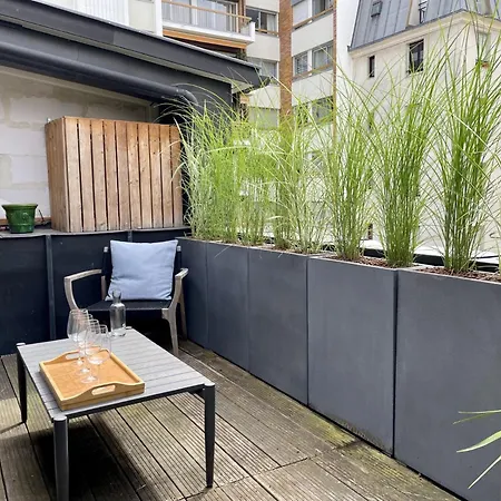 Parisian L Marais Apartment *